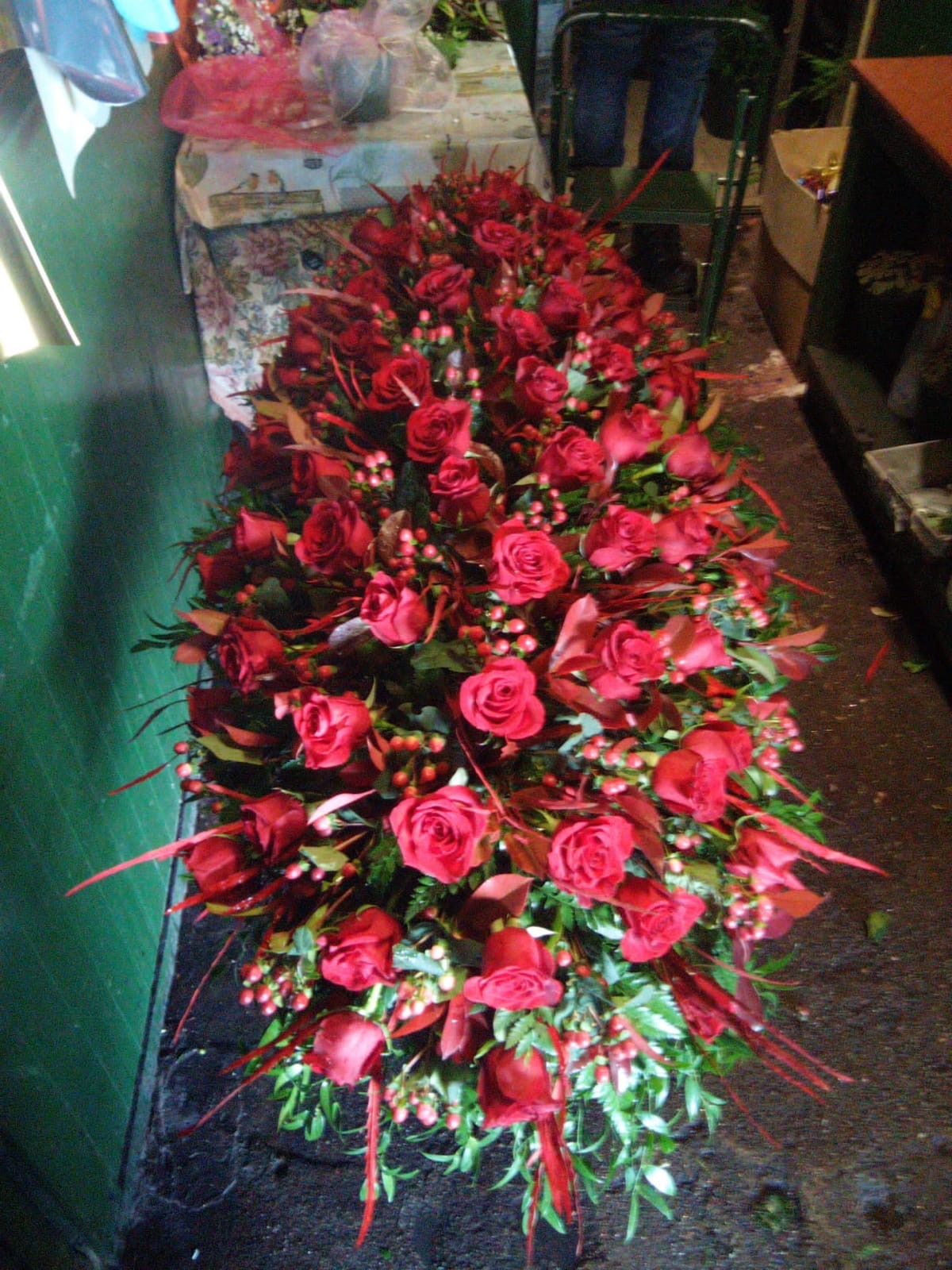 Copricassa con rose rosse